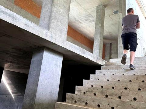 будинок за адресою Дмитра Яворницького вул. (), 11