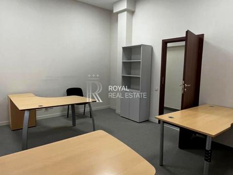 комерційна за адресою Новонаводницька вул. (Лаврська), 8