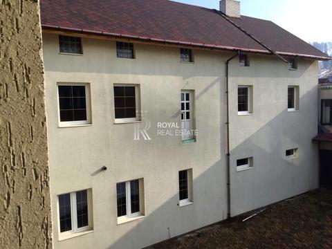 комерційна за адресою Миру, 1