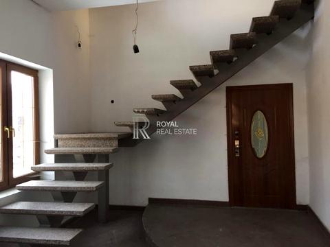 комерційна за адресою Миру, 1