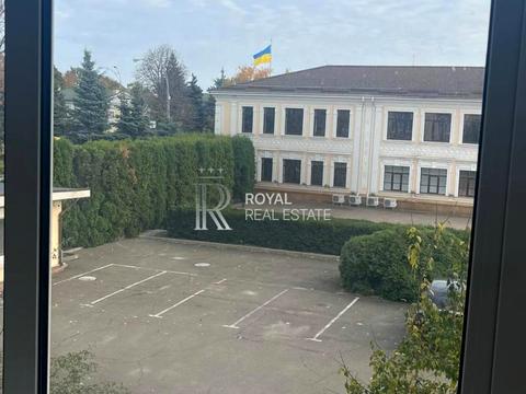 комерційна за адресою Новонаводницька вул. (Лаврська), 1
