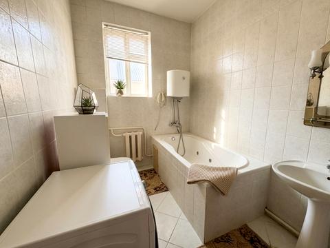 будинок за адресою Героїв України вул.