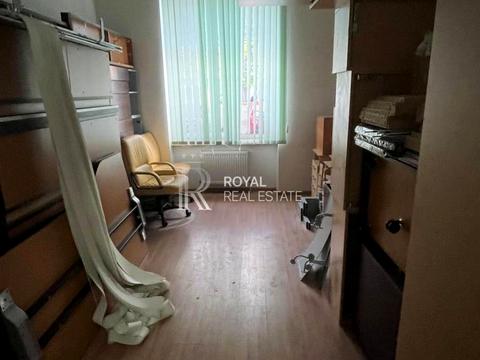 комерційна за адресою Новонаводницька вул. (Лаврська), 8