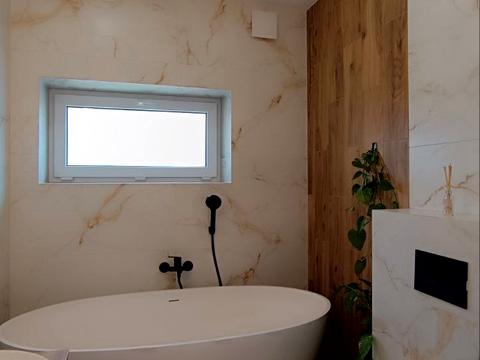 будинок за адресою Місячна вул., 5