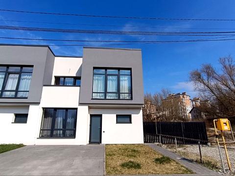 будинок за адресою Місячна вул., 5