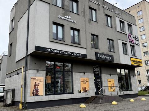комерційна за адресою Молоді просп., 8г