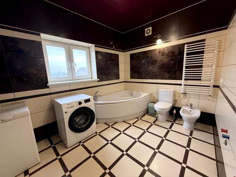 будинок за адресою Єднання, 1