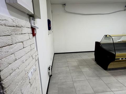 комерційна за адресою Надрічна вул., 221а