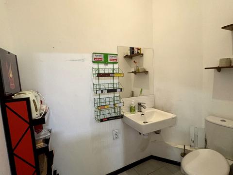 комерційна за адресою Надрічна вул., 221а