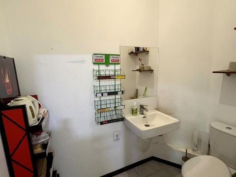 комерційна за адресою Надрічна вул., 221а