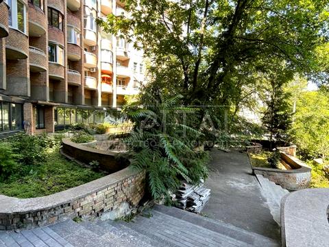 комерційна за адресою Гоголівська вул., 37/2