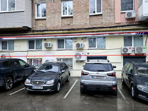 комерційна за адресою Дорогожицька вул., 17