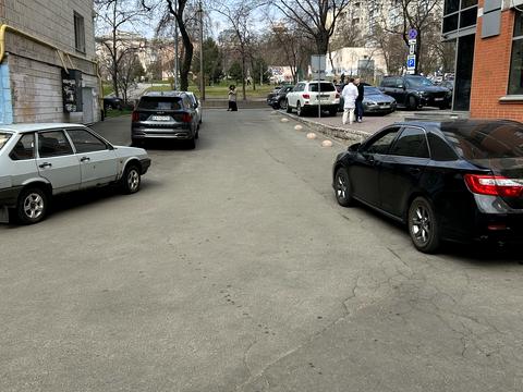 комерційна за адресою Ковпака вул., 17