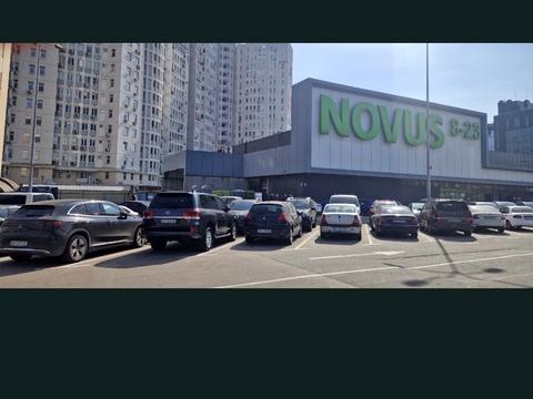 паркомісце за адресою Миколи Міхновського бульв. (Дружби народів), 14-16