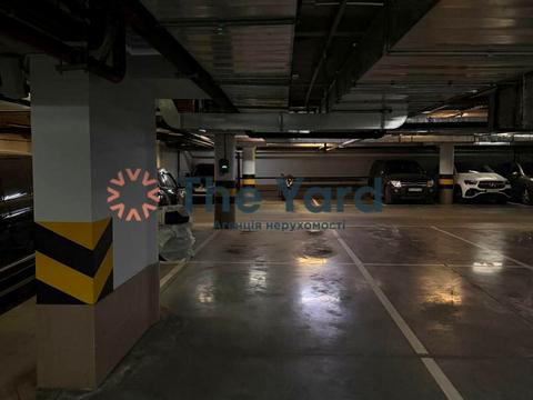 паркомісце за адресою Андрія Верхогляда вул. (Михайла Драгомирова), 3