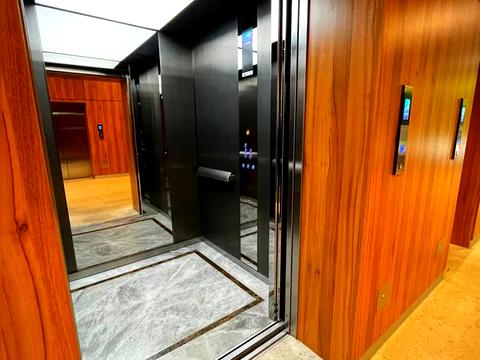 комерційна за адресою Пилипа Орлика просп. (Ілліча), 16