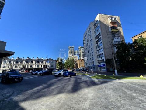 комерційна за адресою Звіринецька вул., 72