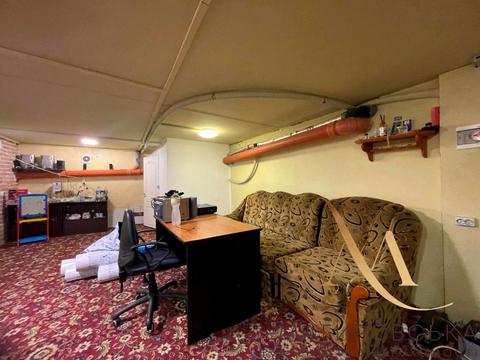 комерційна за адресою Центральна вул., 11