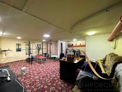 комерційна за адресою Центральна вул., 11