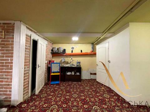 комерційна за адресою Центральна вул., 11