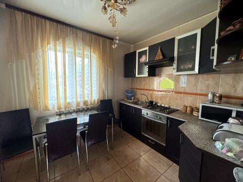 будинок за адресою Гідності вул. (Жертв Революції), 65