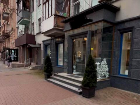 комерційна за адресою Саксаганського вул., 42