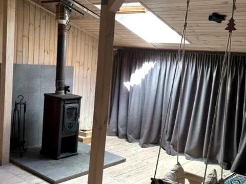 будинок за адресою Центральна вул., (Будинок 1)