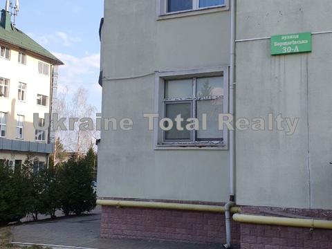 комерційна за адресою Борщагівська вул., 30-А