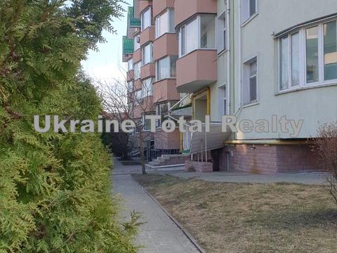 комерційна за адресою Борщагівська вул., 30-А