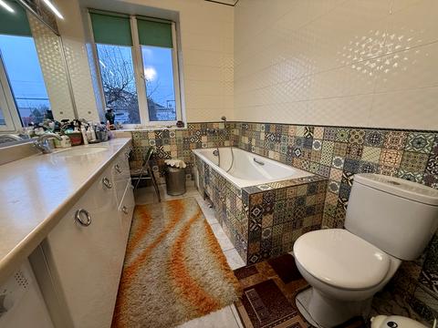 будинок за адресою Лівобережна вул., 8