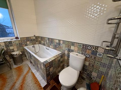 будинок за адресою Лівобережна вул., 8