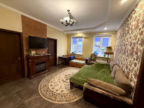 будинок за адресою Лівобережна вул., 8