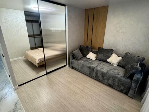 квартира за адресою Білогірська вул., 12