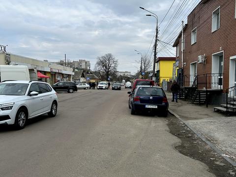 коммерческая по адресу Домбровського ул., 50