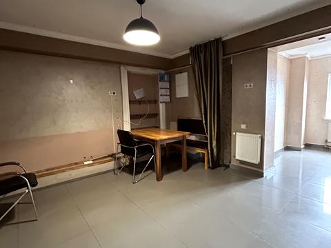 коммерческая по адресу Домбровського ул., 50