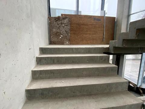 комерційна за адресою Гетьмана Петра Сагайдачного вул., 87