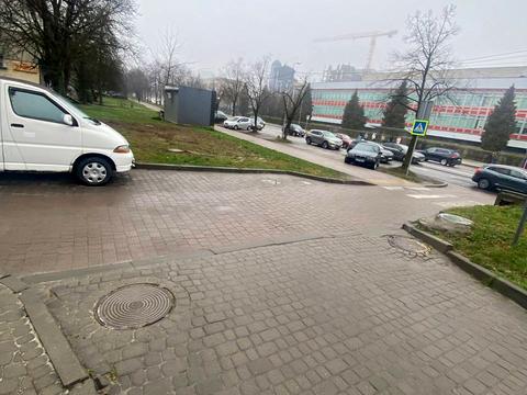 комерційна за адресою Володимира Великого вул. (Артема), 1