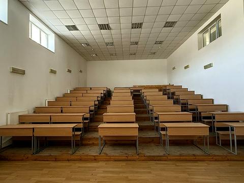 комерційна за адресою Миру пл., 57