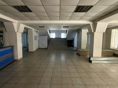 комерційна за адресою Миру пл., 57