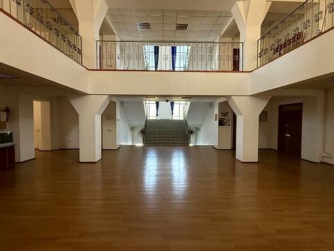 комерційна за адресою Миру пл., 57