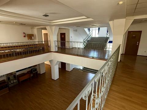 комерційна за адресою Миру пл., 57