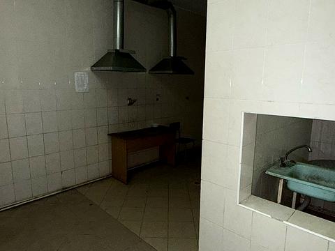 комерційна за адресою Миру пл., 57