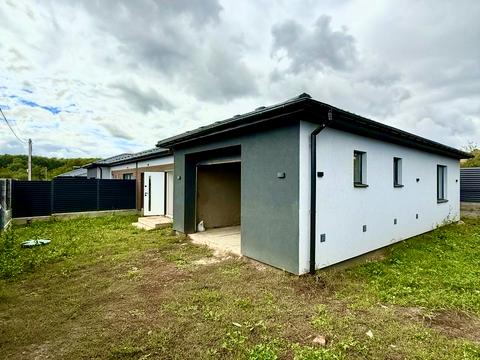 дом по адресу вул. Дачна