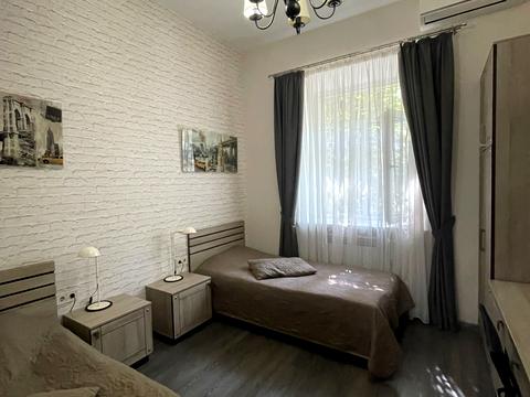 комерційна за адресою Пироговський пров., 6