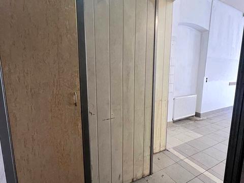 комерційна за адресою Клепарівська вул., 4