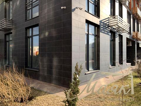 комерційна за адресою Дніпровська набережна вул., 20-Б