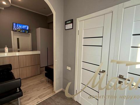 комерційна за адресою Миру просп., 4а