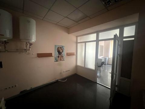 комерційна за адресою Лобановського вул., 13