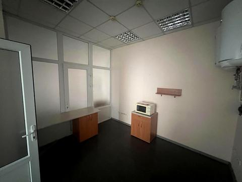 комерційна за адресою Лобановського вул., 13