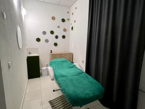 комерційна за адресою Краснова вул., 13